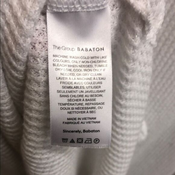 107. The group babaton ARITIZIA V-Neck waffle knit long sleeve drop shoulder top - Picture 6 of 7